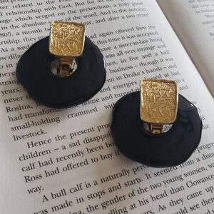 Vintage Black Round Clip Ons